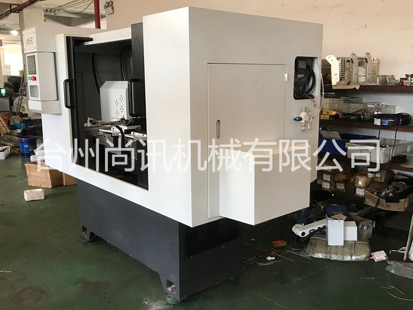 1598341608387957.jpg 全自動打孔專機(jī)4.jpg