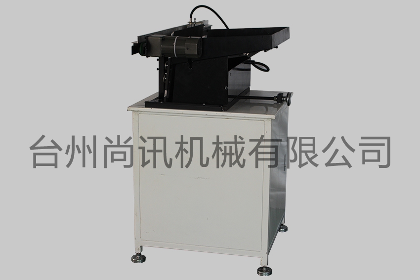 1611648682598347.jpg 300型推板式送料機3.jpg